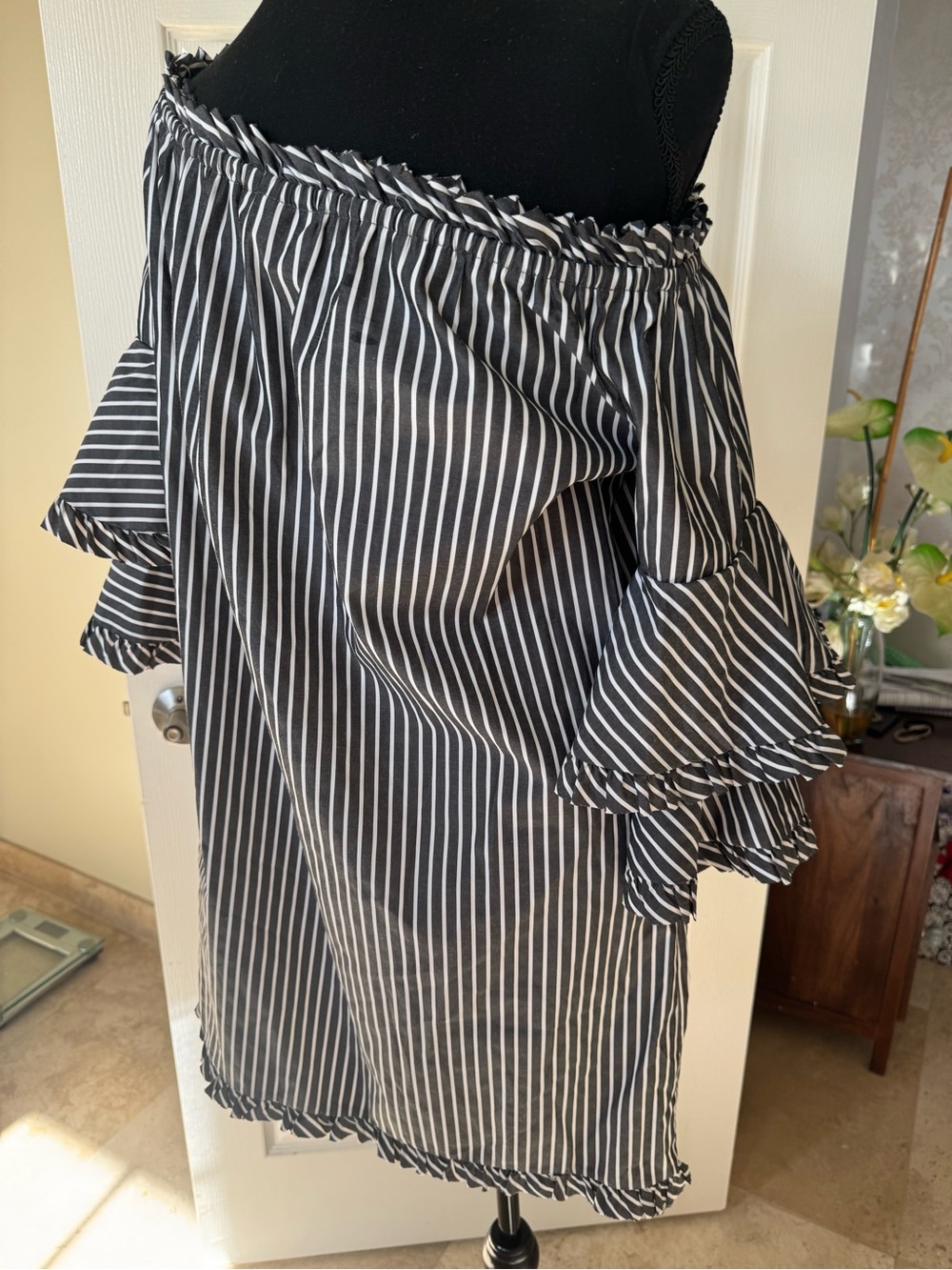 NWT New York & Company Black and White Striped Off-Shoulder Mini Skirt dress lg